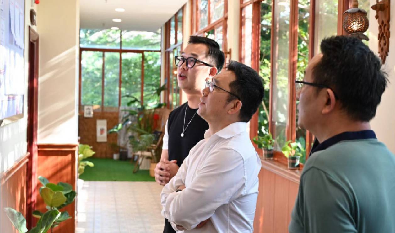 时任海南省民政厅党组书记、厅长 曾锋